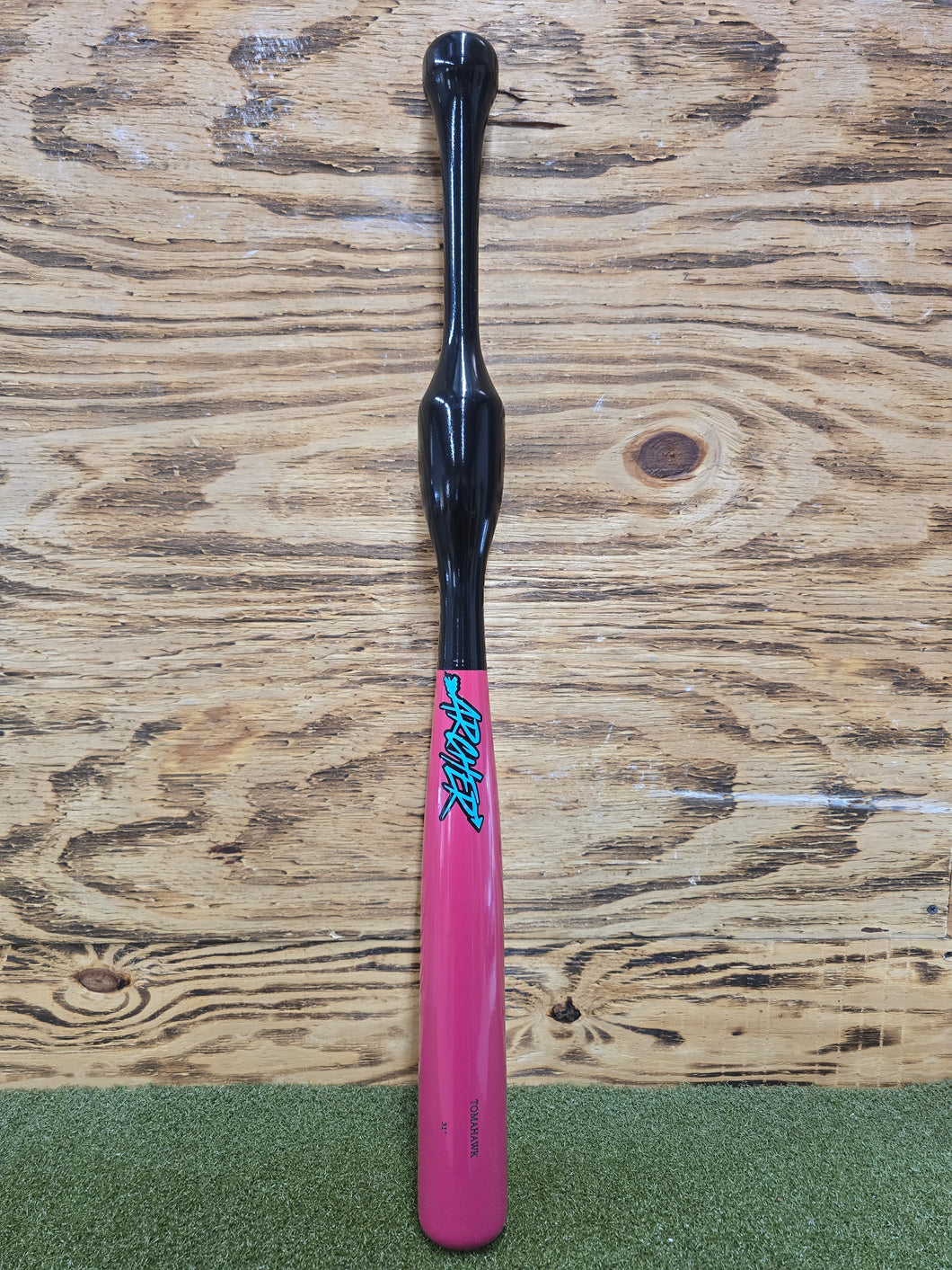 Tomahawk 31 inch Training Bat  Black handle Pink barrel